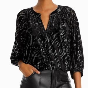 Nwt Karl Lagerfeld blouse 🙌🔥